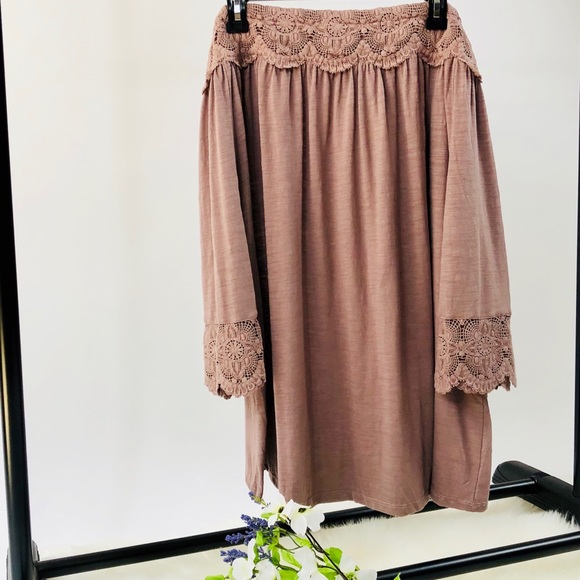 Plus Size Lace Top - Picture 4 of 4